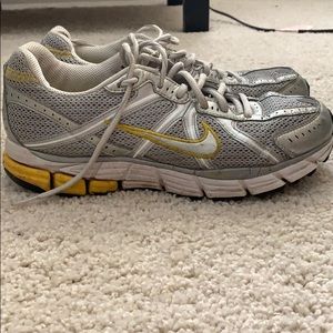 Nike Air Livestrong tennis shoes